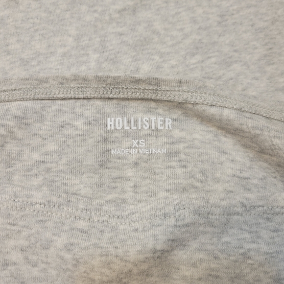 Hollister Light Gray Long Sleeve Top. Juniors XS - Picture 2 of 2